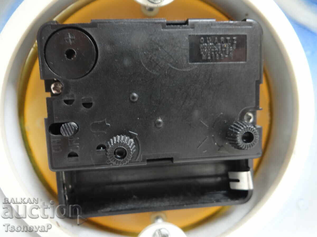 Porcelain clock with dolphins and flowers, working - 7 Porcelain clock with dolphins and flowers, working - 7