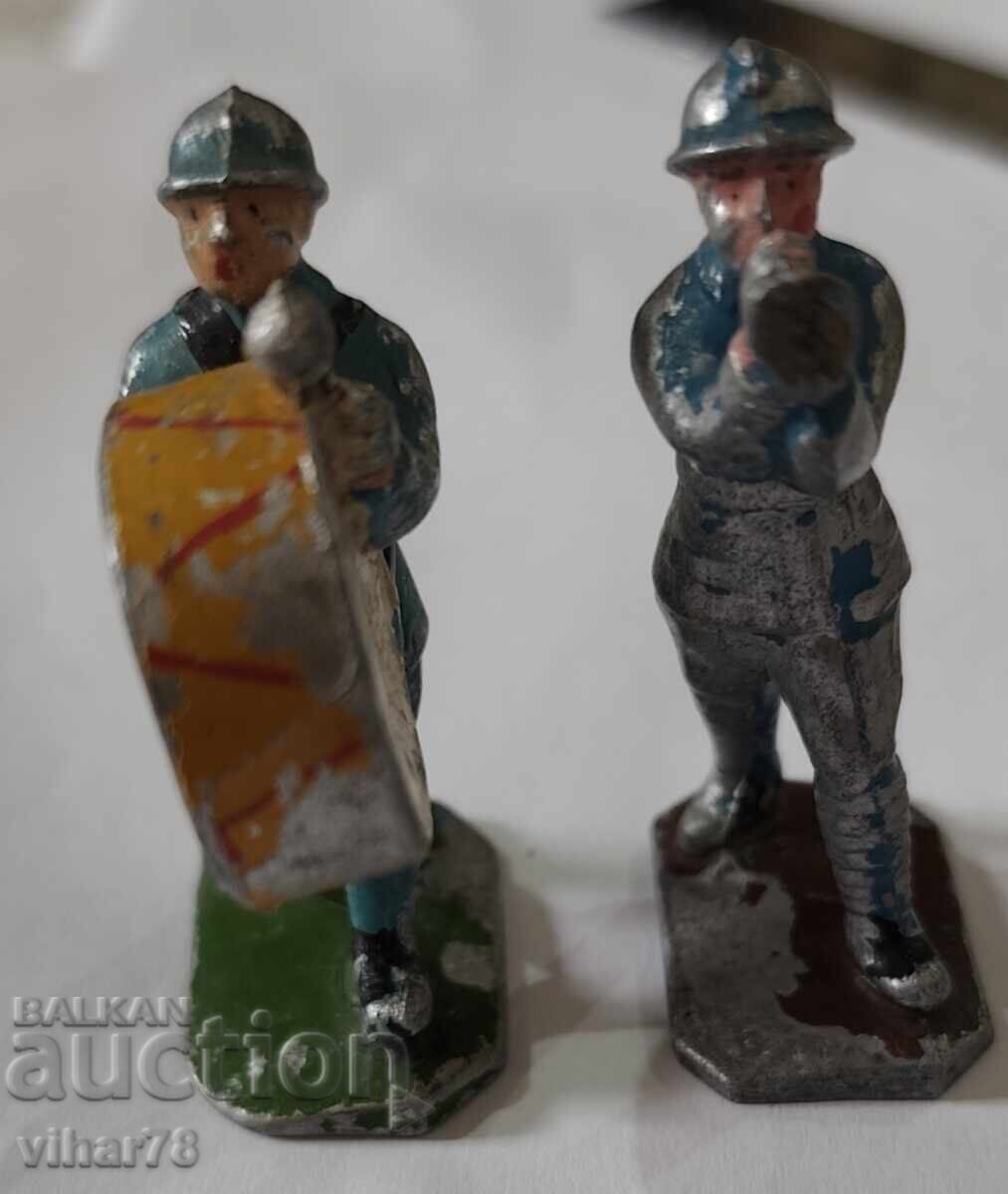 Licitație Lot de două figurine vechi din aluminiu