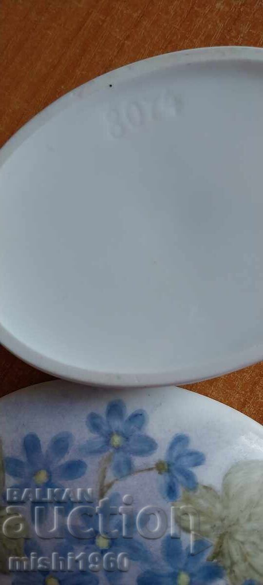 Auction  Porcelain jewelry