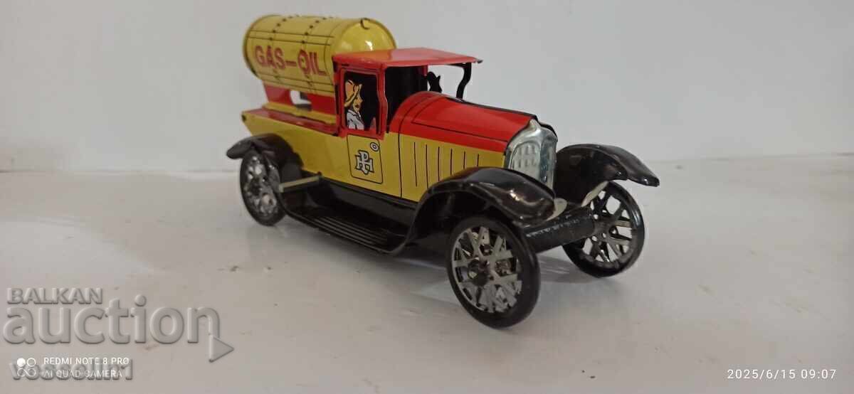 Auction  Old sheet metal truck with a wind-up friction mechanism