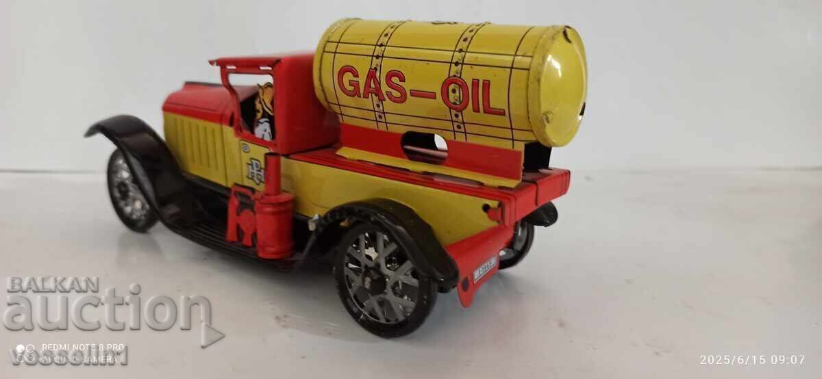 Delivery of Old sheet metal truck with a wind-up friction mechanism