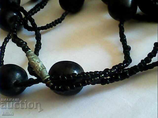 Παλιό κολιέ 3 σειρών με χάντρες και μεγάλα φυσικά πέτρες με τιμή 15.00 BGN | € 7.67