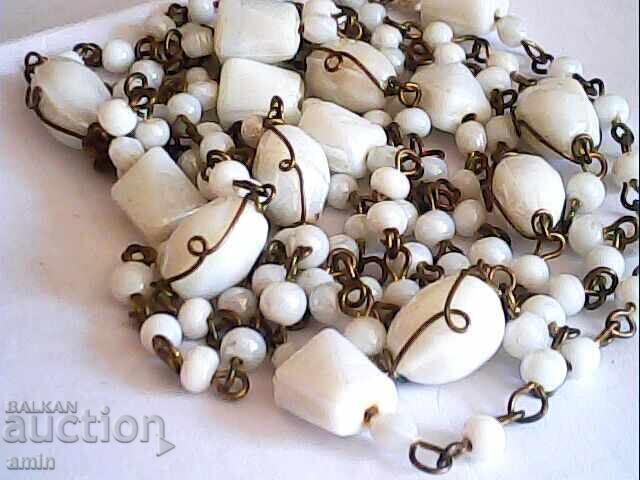 2 τμχ παλιά κολιέ από τεχνητή πέτρα με τιμή 30.00 BGN | € 15.34 2 τμχ παλιά κολιέ από τεχνητή πέτρα με τιμή 30.00 BGN | € 15.34