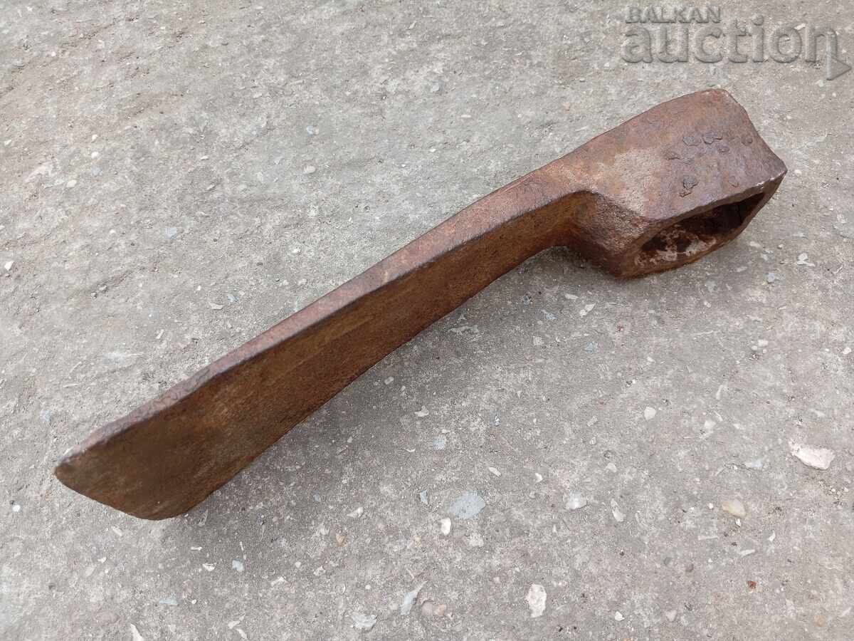 Παλιό σφυρήλατο σίδηρο περιστρεφόμενη πόρπη με τιμή 31.00 BGN | € 15.85