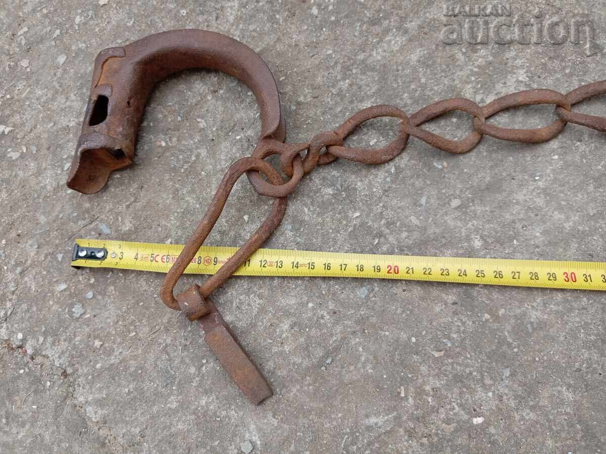 Old hand forged buckles, chains, shackles, shackles with padlock with price 51.00 BGN | € 26.08 Old hand forged buckles, chains, shackles, shackles with padlock with price 51.00 BGN | € 26.08