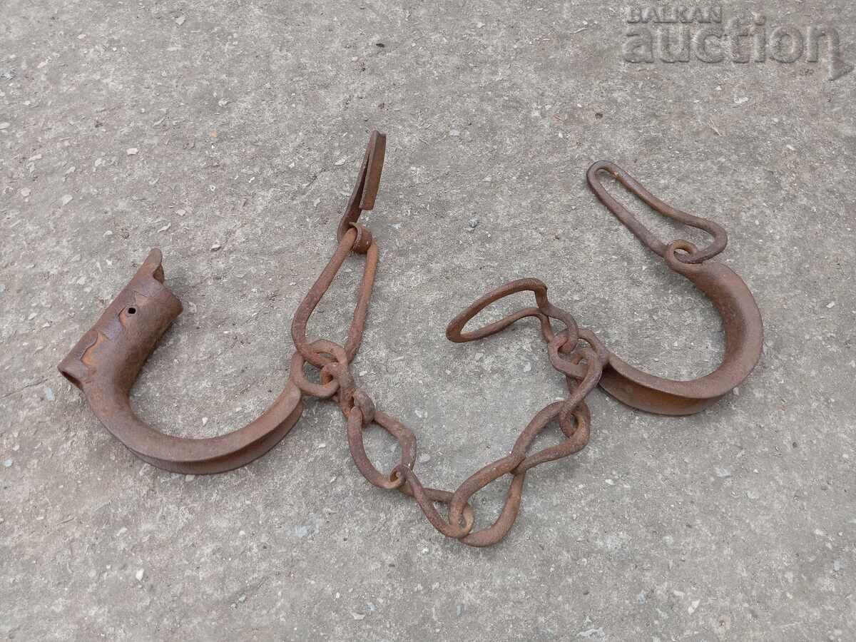 Delivery of Old hand forged buckles, chains, shackles, shackles with padlock Delivery of Old hand forged buckles, chains, shackles, shackles with padlock