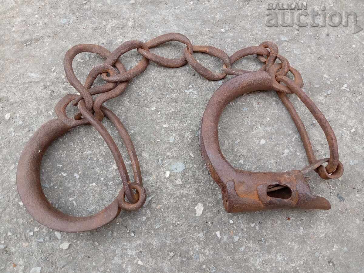 Old hand forged buckles, chains, shackles, shackles with padlock - 7 Old hand forged buckles, chains, shackles, shackles with padlock - 7