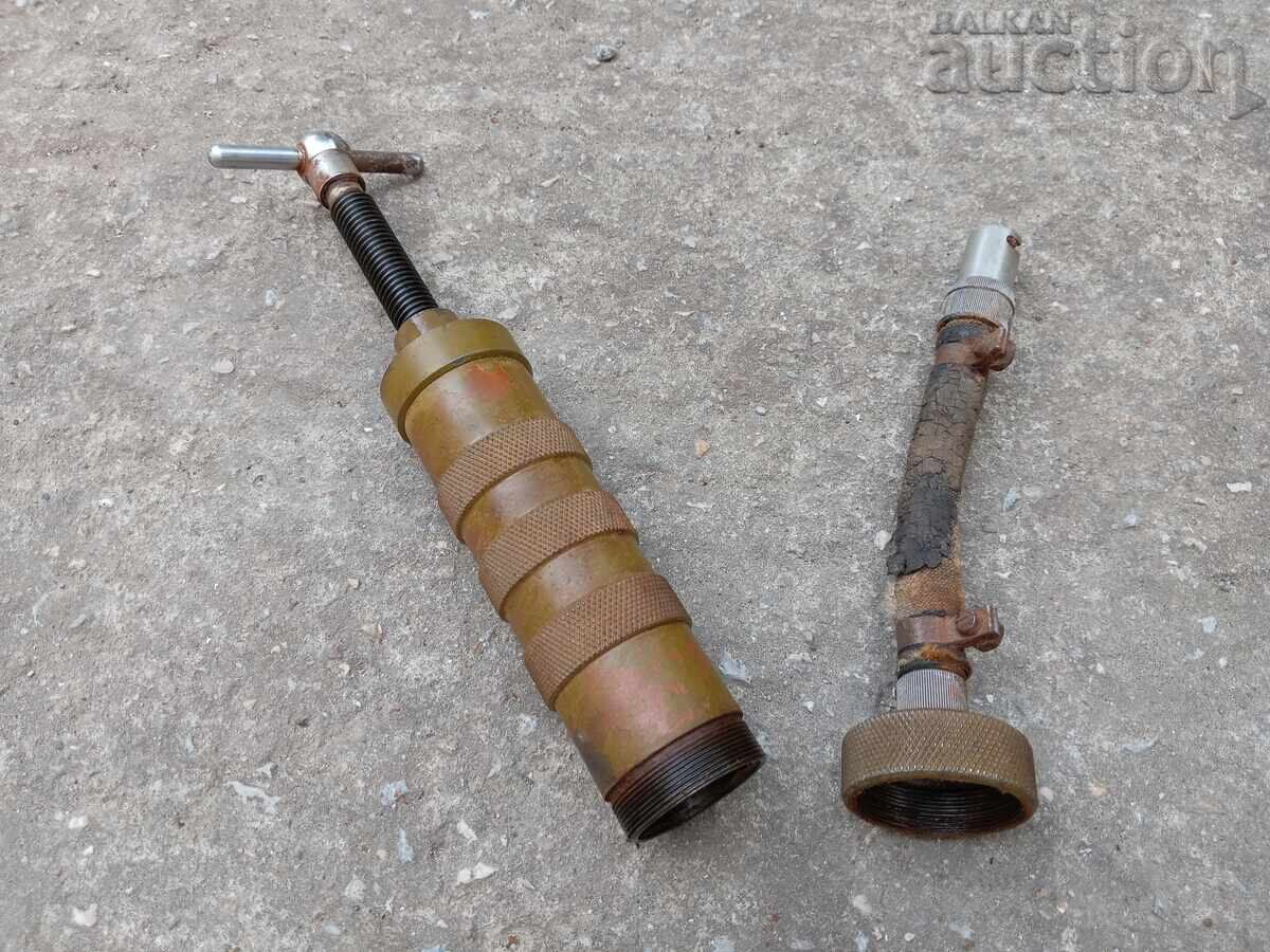 Delivery of Grease gun, military type, armored vehicle