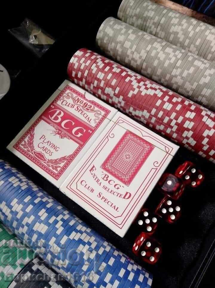 POKER CHIPS - THE BIG ONE IS AVAILABLE! - 7 POKER CHIPS - THE BIG ONE IS AVAILABLE! - 7