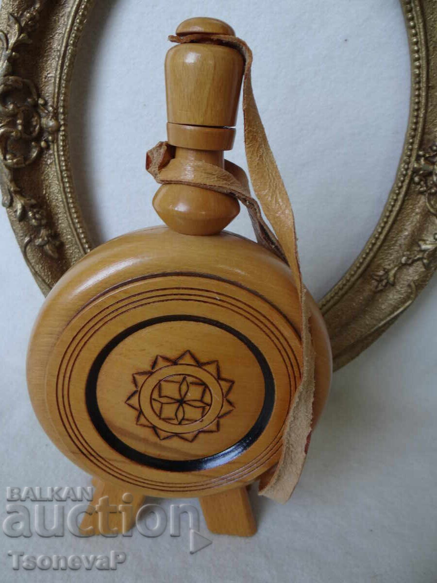 Wooden carved flask, made in the former Czechoslovakia - 5 Wooden carved flask, made in the former Czechoslovakia - 5