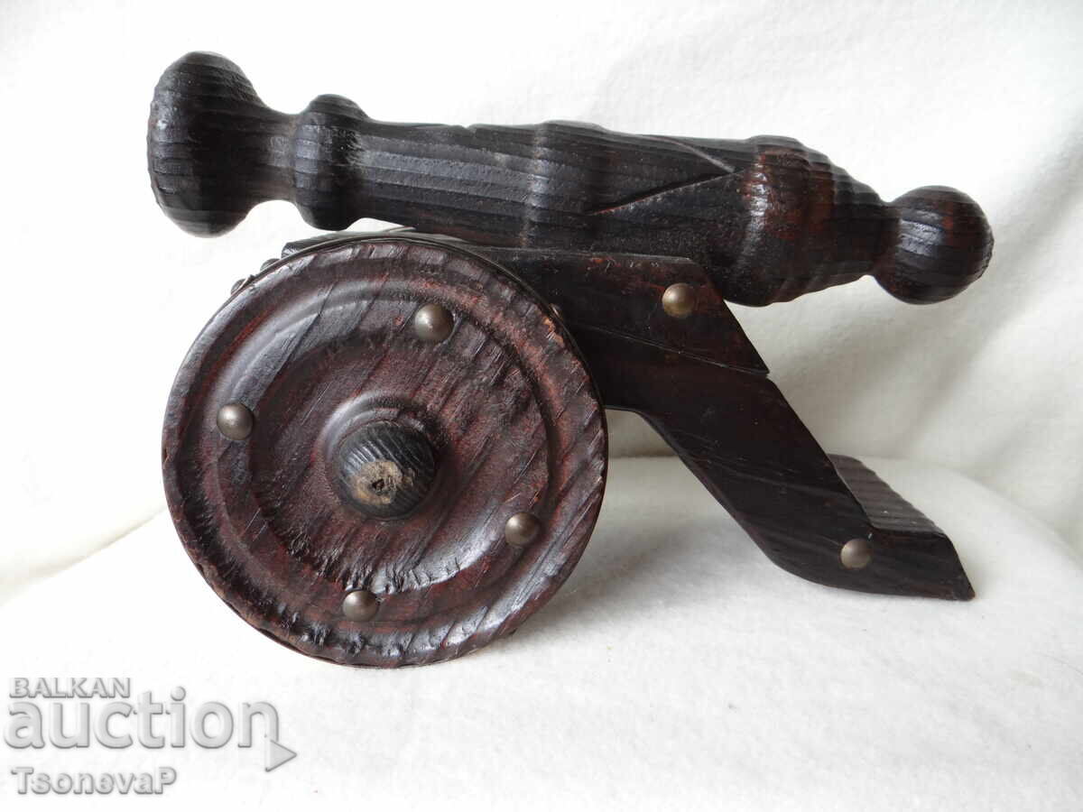 Wooden top, cannon Wooden top, cannon