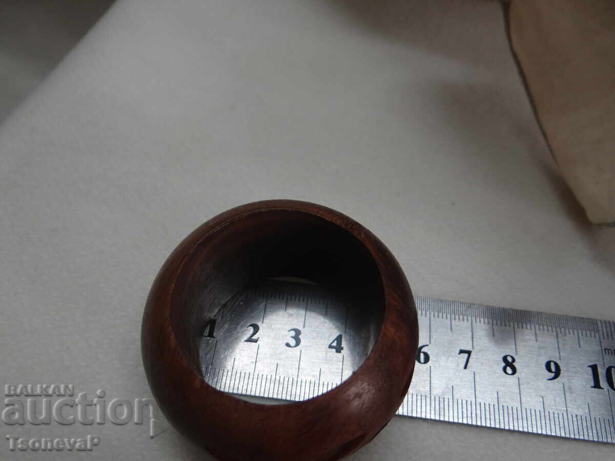 Delivery of Wooden napkin rings Delivery of Wooden napkin rings