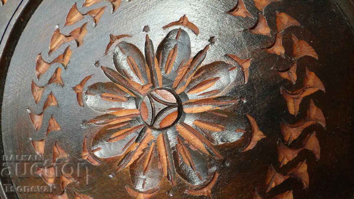 Ξύλινο πιάτο για κρέμασμα, ξυλόγλυπτο με τιμή 10.00 BGN | € 5.11 Ξύλινο πιάτο για κρέμασμα, ξυλόγλυπτο με τιμή 10.00 BGN | € 5.11