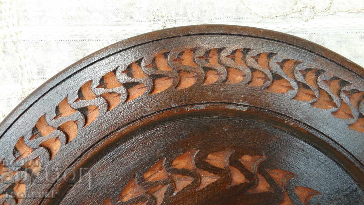 Δημοπρασία Ξύλινο πιάτο για κρέμασμα, ξυλόγλυπτο Δημοπρασία Ξύλινο πιάτο για κρέμασμα, ξυλόγλυπτο