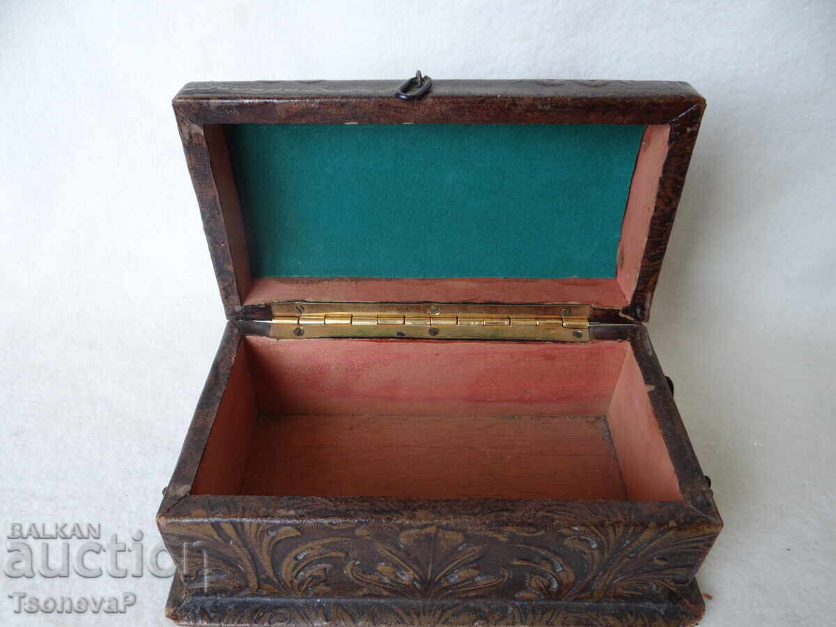 Delivery of Large Spanish wooden box Delivery of Large Spanish wooden box