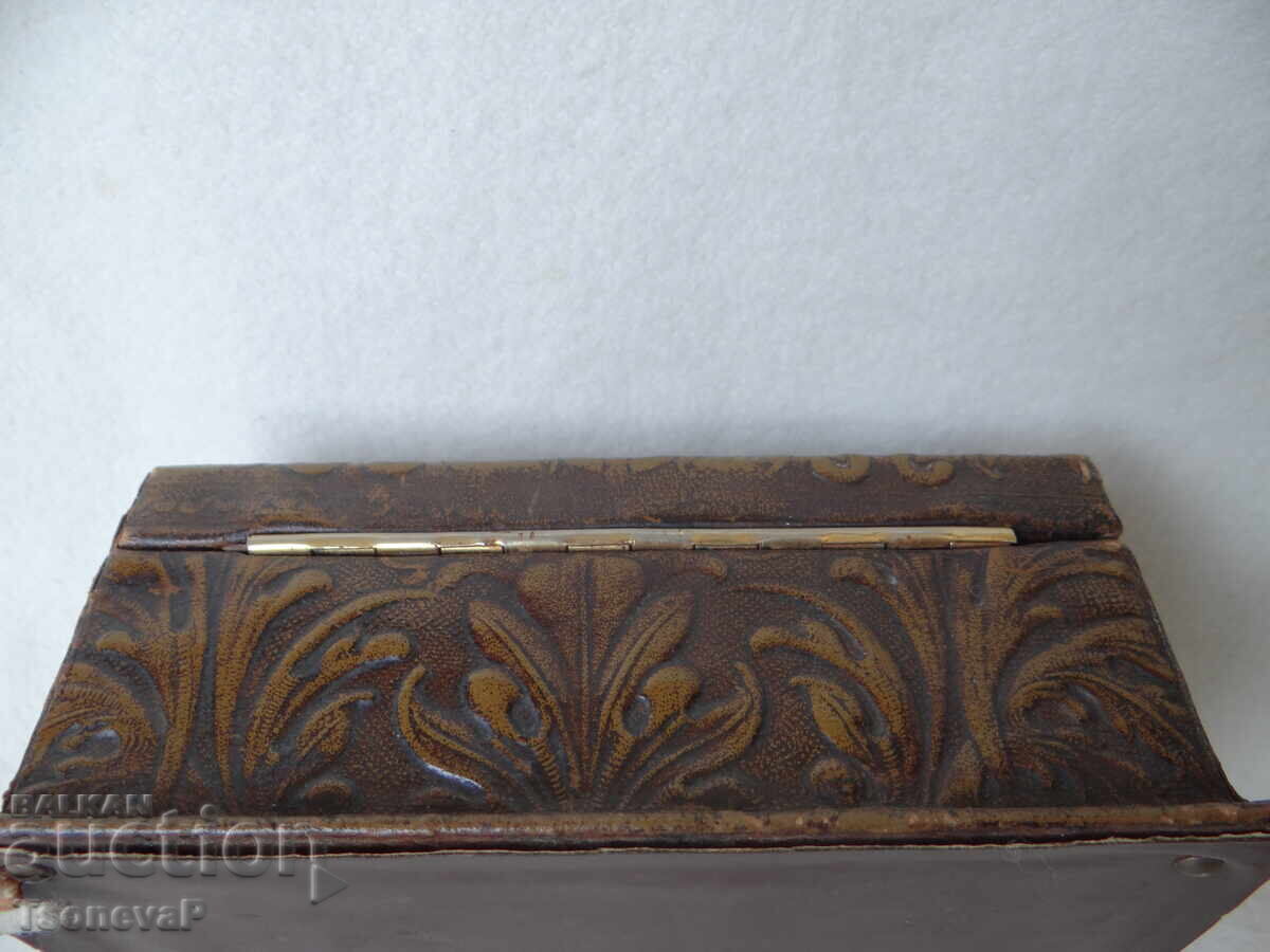 Large Spanish wooden box - 6 Large Spanish wooden box - 6