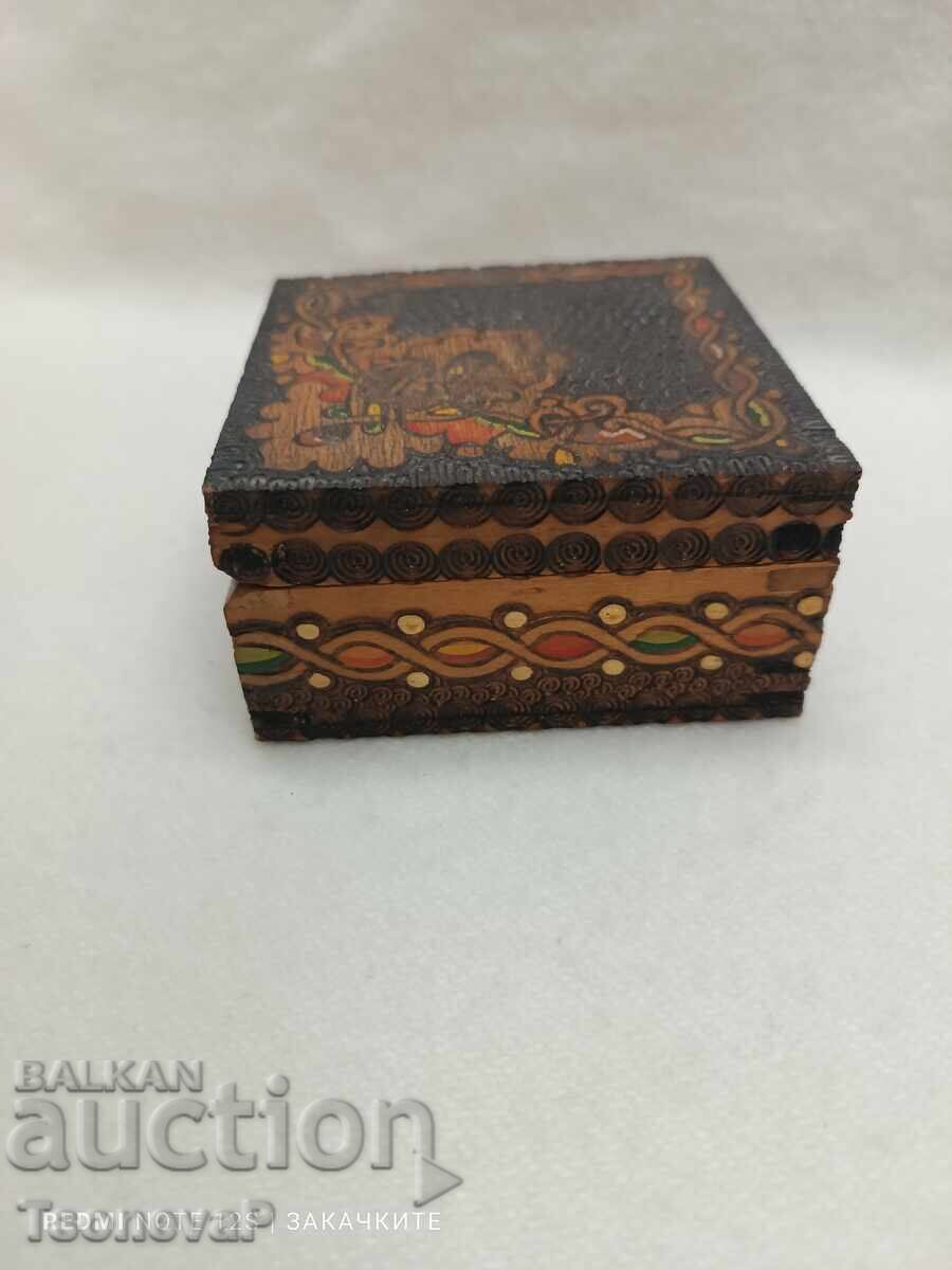 Δημοπρασία Ξύλινο κουτί με πυρογραφία Δημοπρασία Ξύλινο κουτί με πυρογραφία