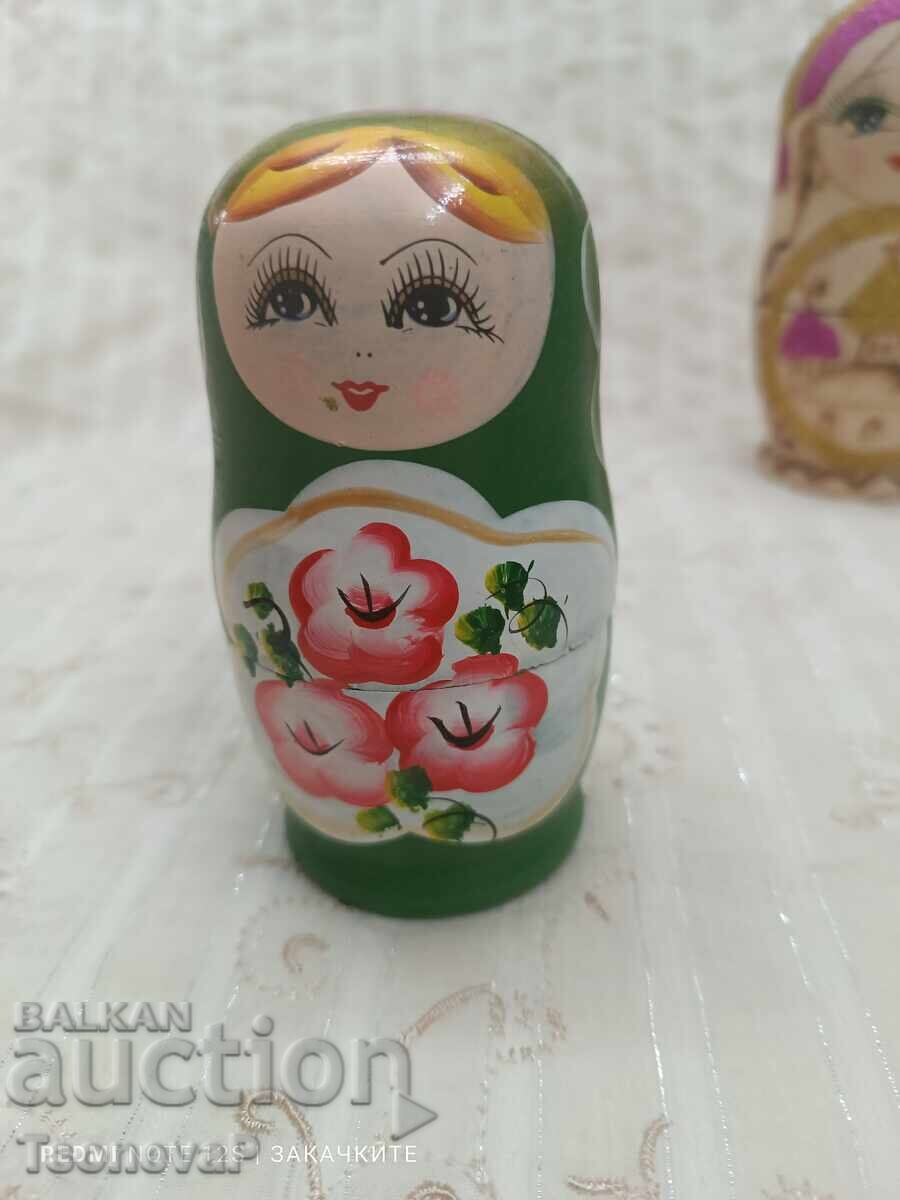 Μοναχική ζωγραφισμένη ματριόσκα Μοναχική ζωγραφισμένη ματριόσκα