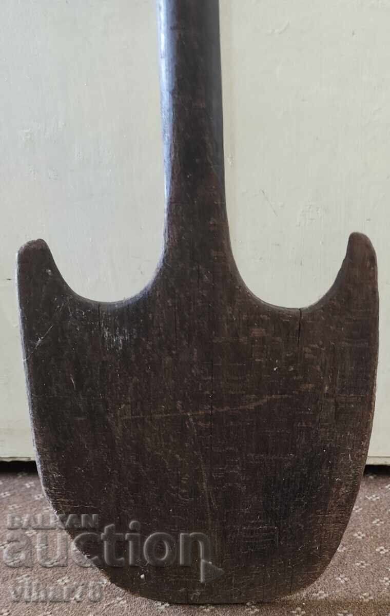 Veche lopată de lemn pentru pâine cu preț € 37.99 | 74.30 BGN