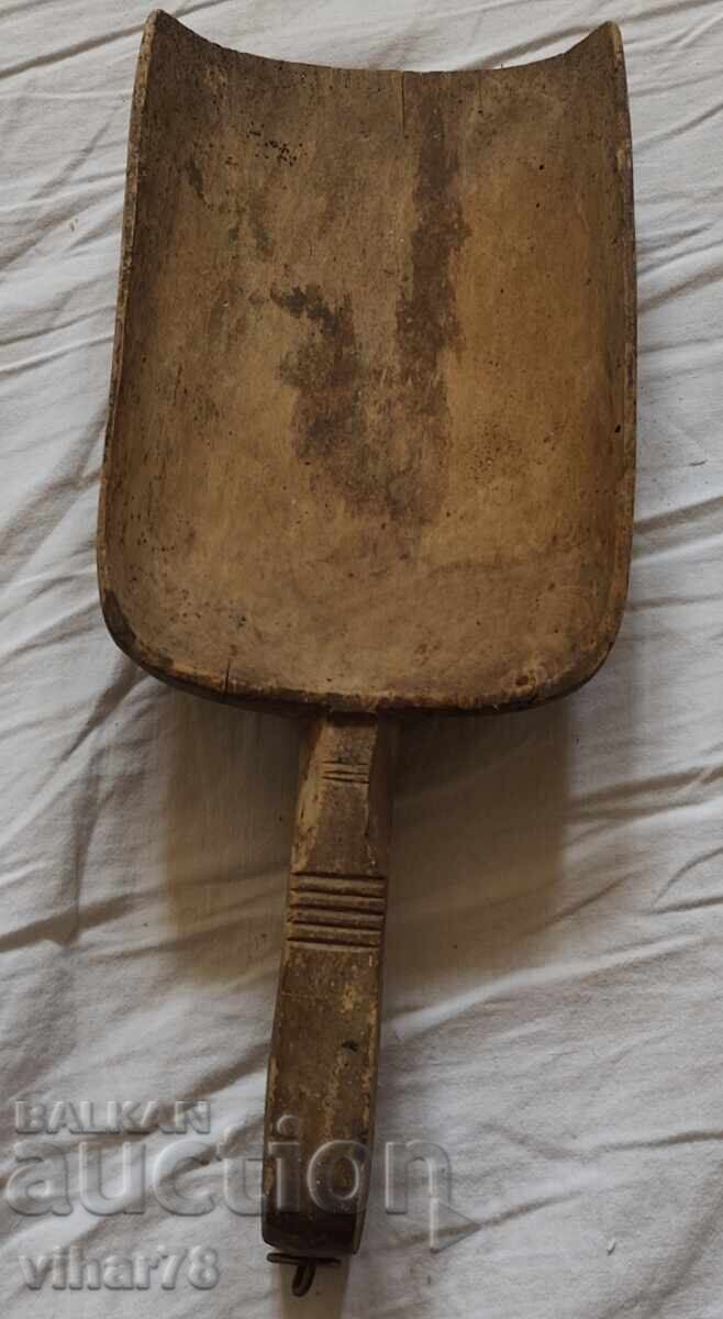 OLD WOODEN SHOVEL GRAIN MEASURE