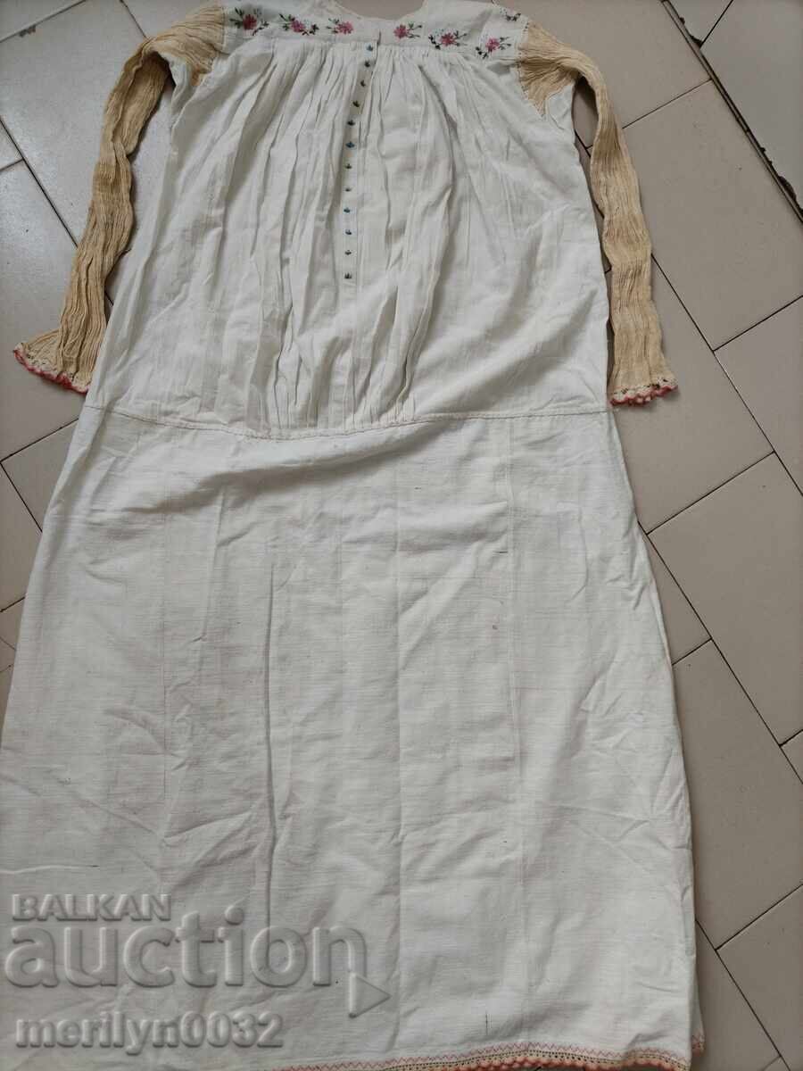 Cămașă bătrână broderie manuală chenar șezlong costum sukman cu preț 169.00 BGN | € 86.41