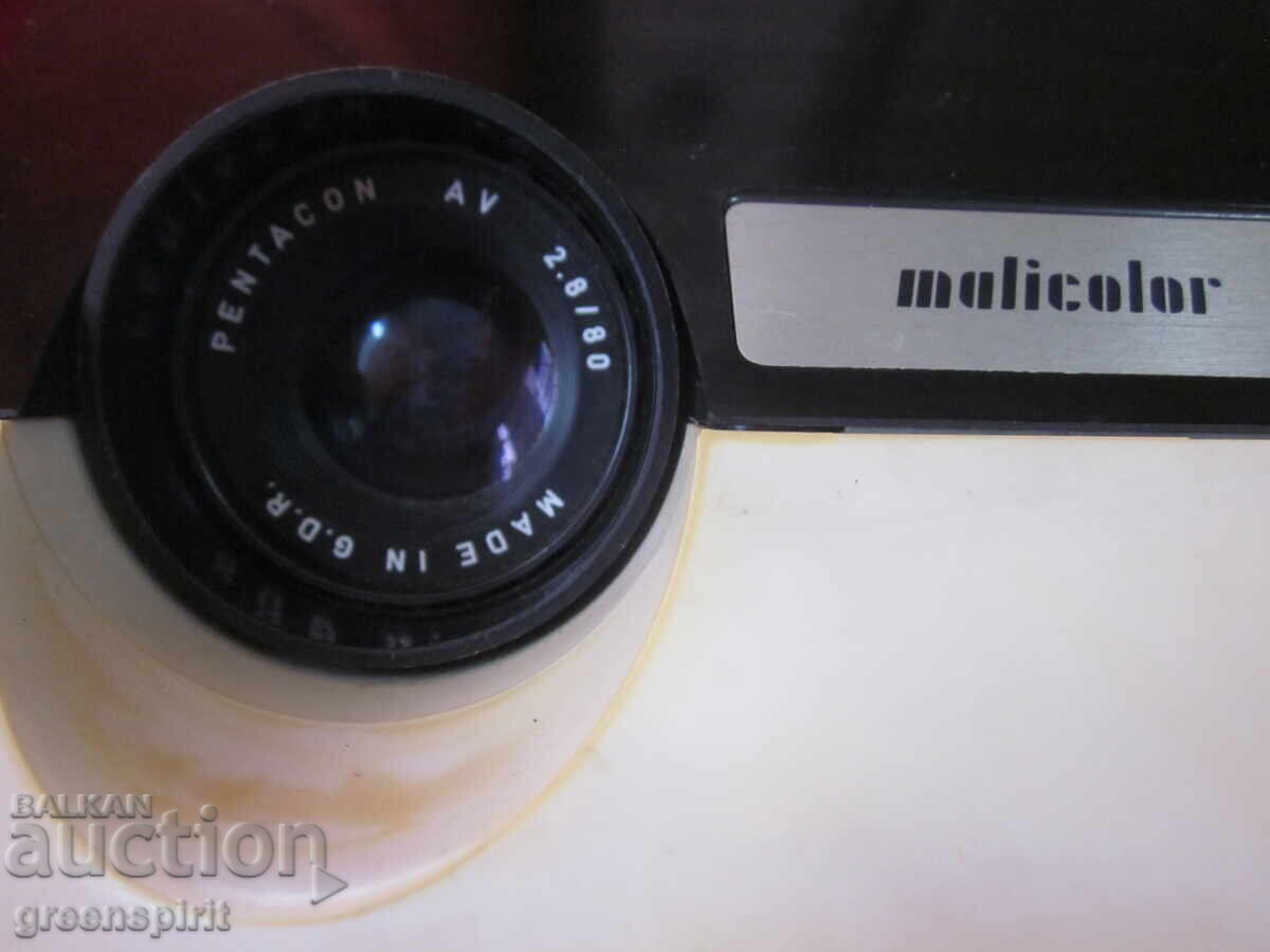 Proiector vechi cu preț 10.00 BGN | € 5.11