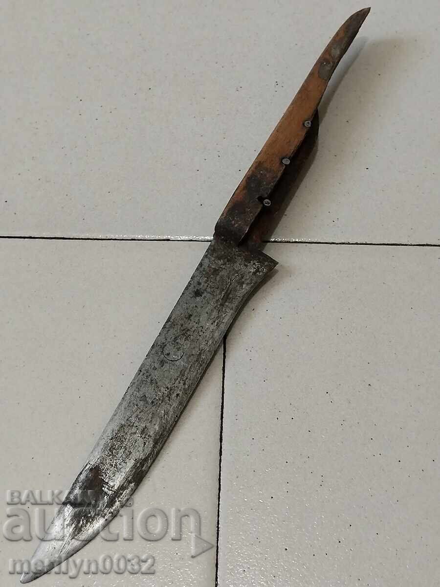 O lamă veche de cuțit de bucătărie cu ștampila SHIPKA cu preț 39.00 BGN | € 19.94