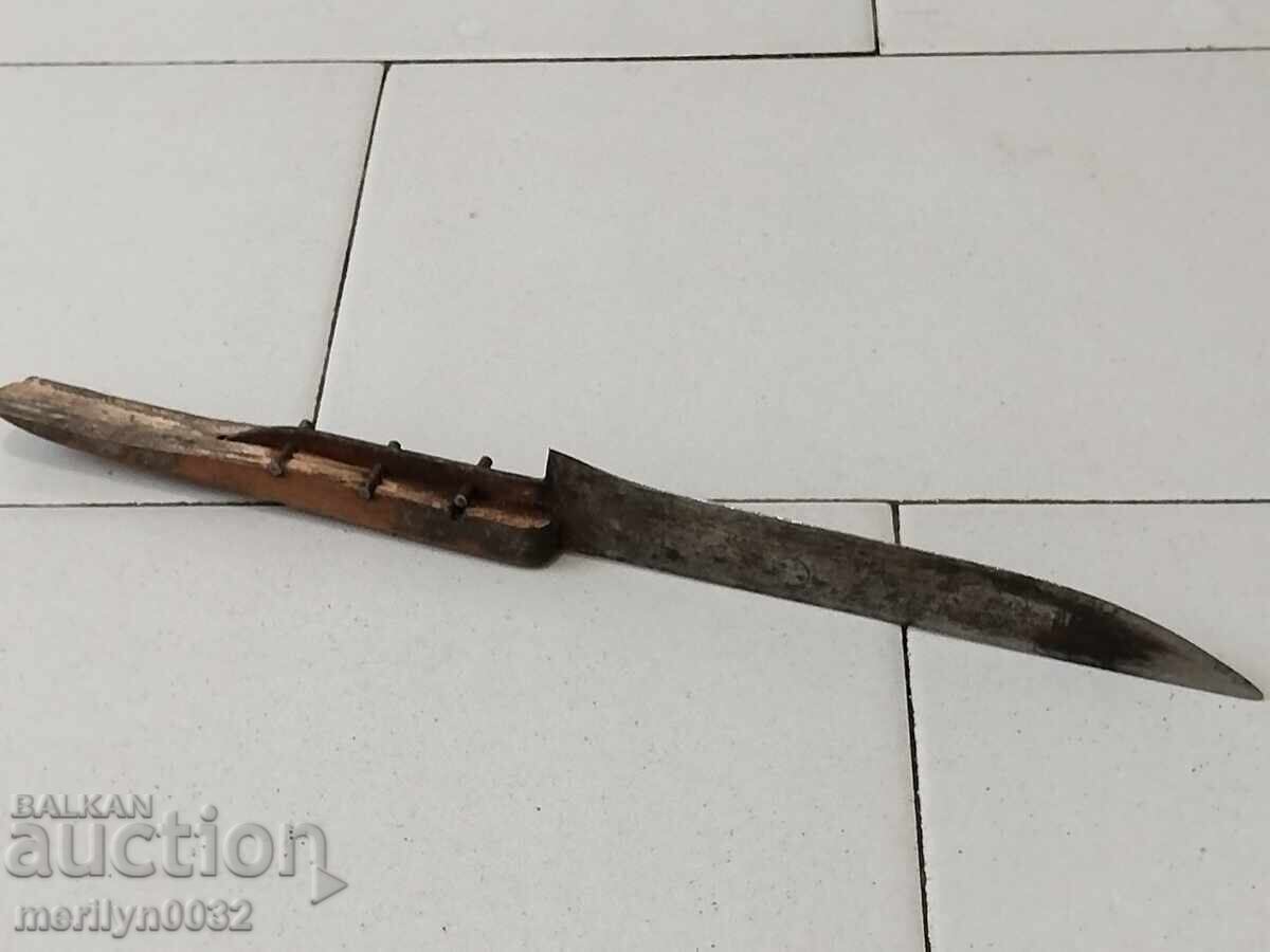 Livrarea O lamă veche de cuțit de bucătărie cu ștampila SHIPKA