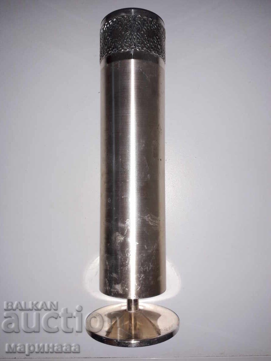 VAZĂ MASIVĂ. ALAMĂ ARGINTATĂ cu preț 20.00 BGN | € 10.23