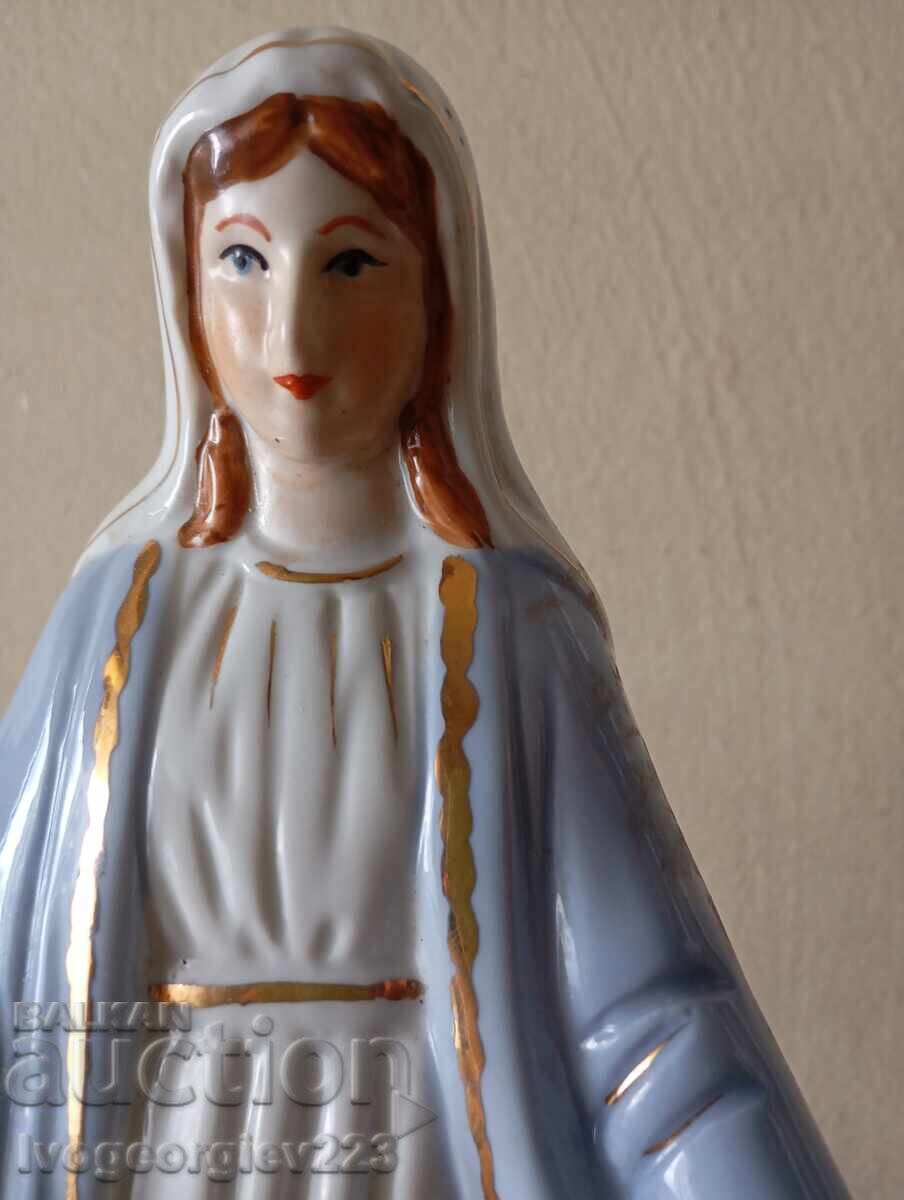 Statuetă din porțelan cu preț 27.00 BGN | € 13.80