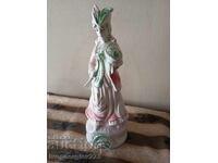 Statuetă din porțelan