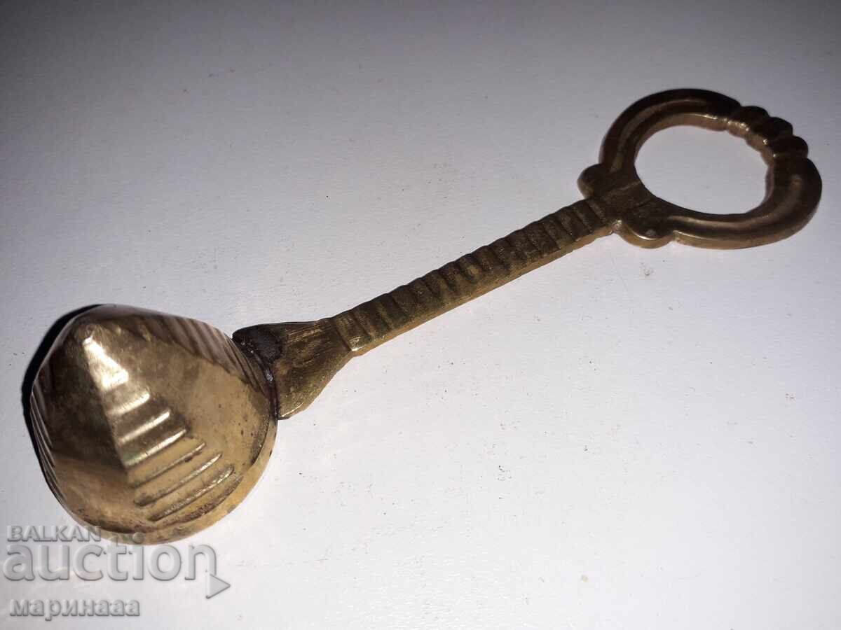 ГАСИТЕЛ ЗА СВЕЩИ. МЕСИНГ с цена 7.00 лв. | € 3.58 ГАСИТЕЛ ЗА СВЕЩИ. МЕСИНГ с цена 7.00 лв. | € 3.58