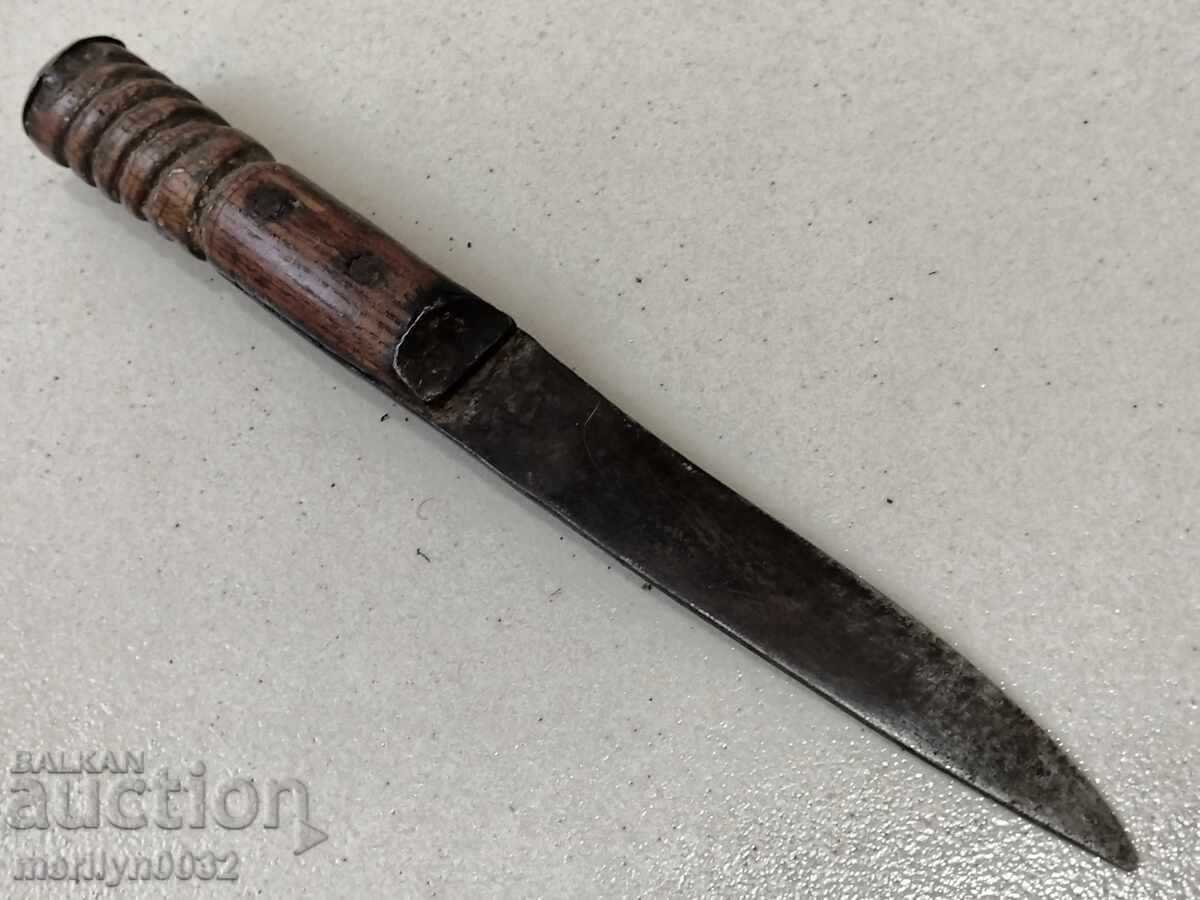 Μαχαίρι βοσκού με ξύλινα χερούλια και λεπίδα με τιμή 59.00 BGN | € 30.17