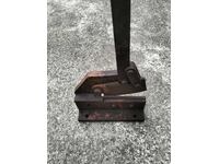 Veche ghilotină bulgărească pentru tablă