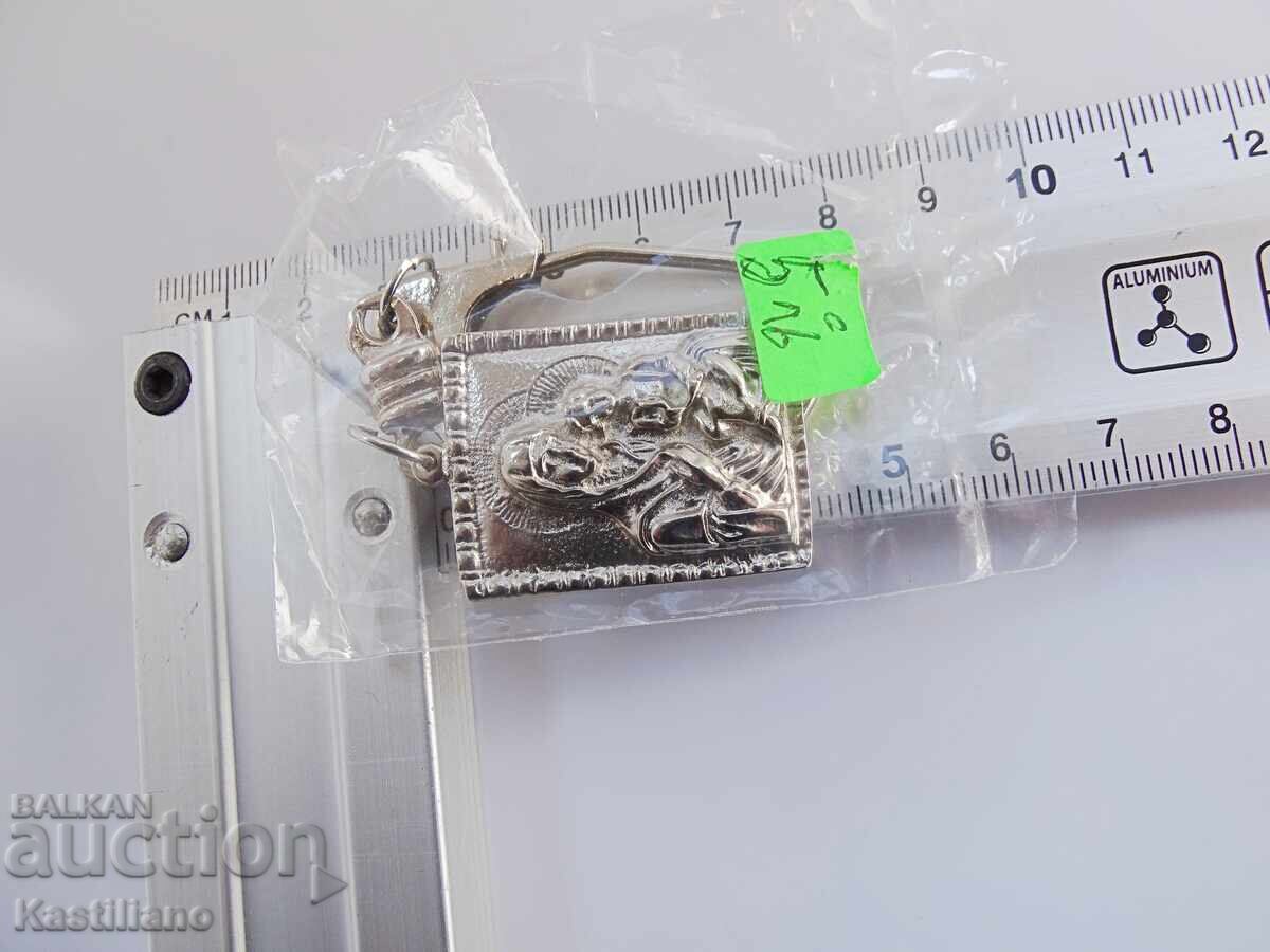 Christian keychain with an image of the Virgin Mary - 6