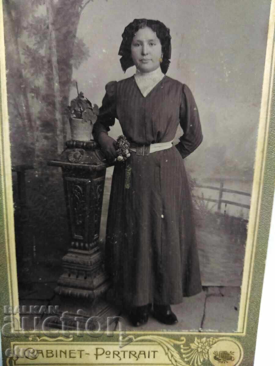 ROYAL PHOTO CARDBOARD with price 20.00 BGN | € 10.23 ROYAL PHOTO CARDBOARD with price 20.00 BGN | € 10.23