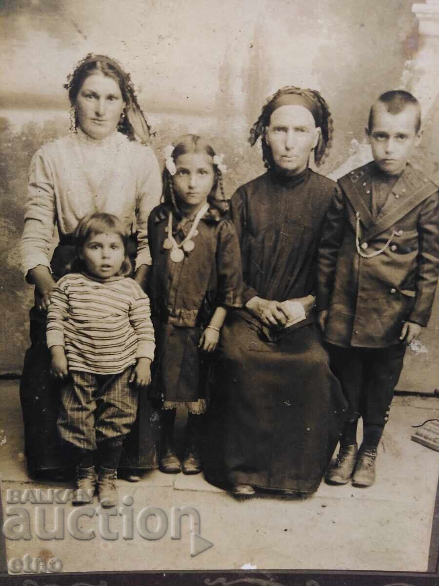 ROYAL PHOTO CARDBOARD with price 10.00 BGN | € 5.11 ROYAL PHOTO CARDBOARD with price 10.00 BGN | € 5.11