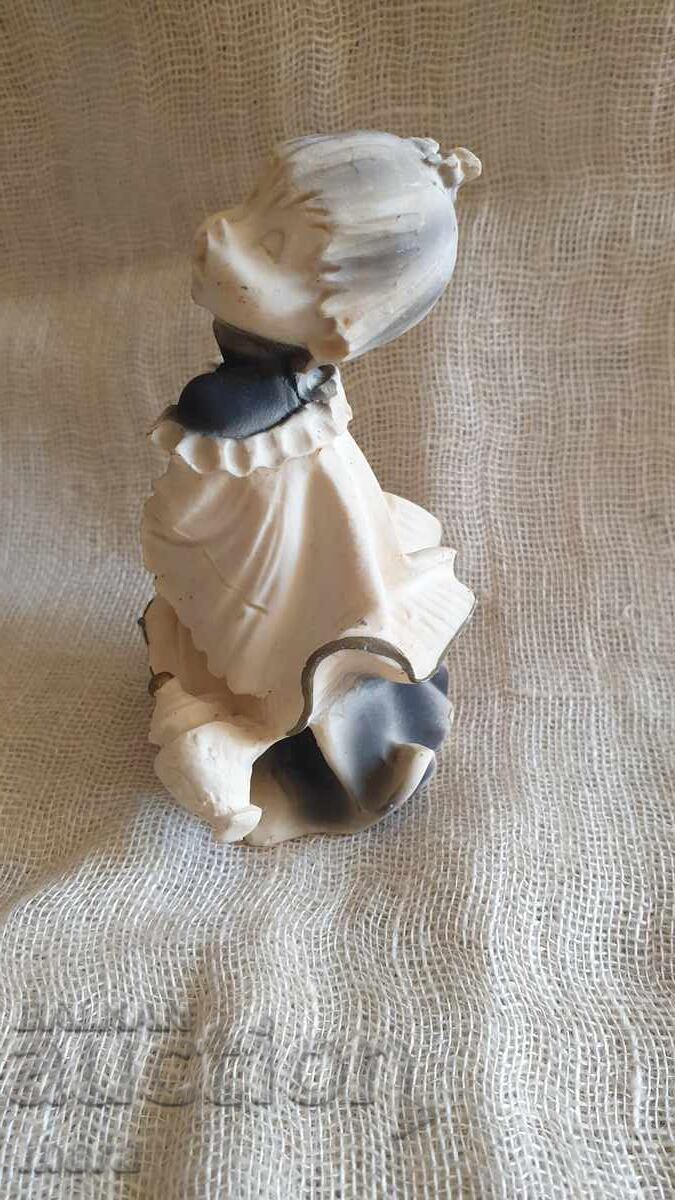 Figurină delicată de copil cu preț 15.00 BGN | € 7.67