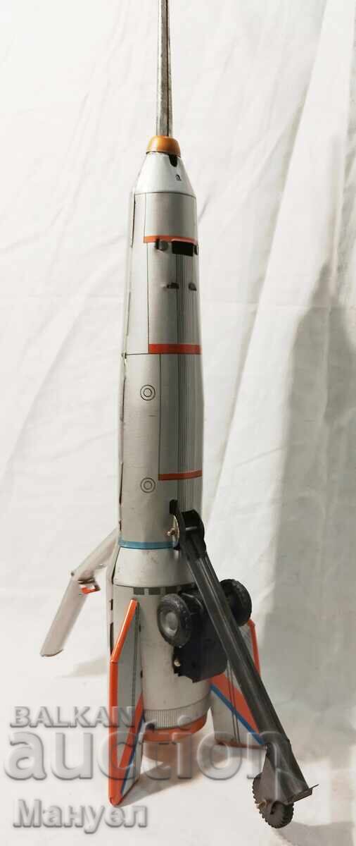 Παράδοση Παλιό μεταλλικό μηχανικό παιχνίδι.