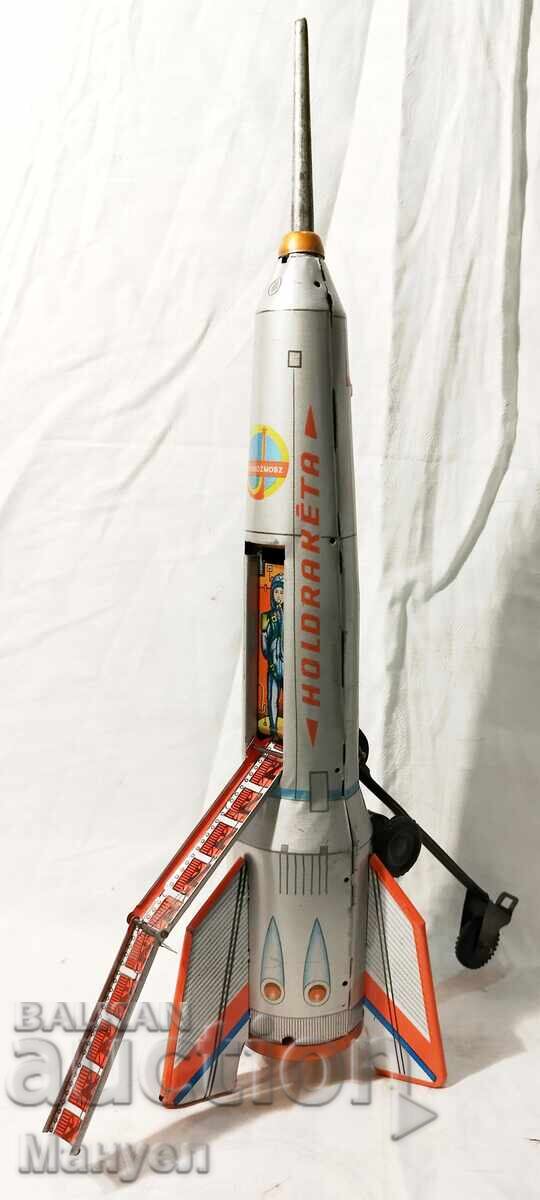 Παλιό μεταλλικό μηχανικό παιχνίδι.