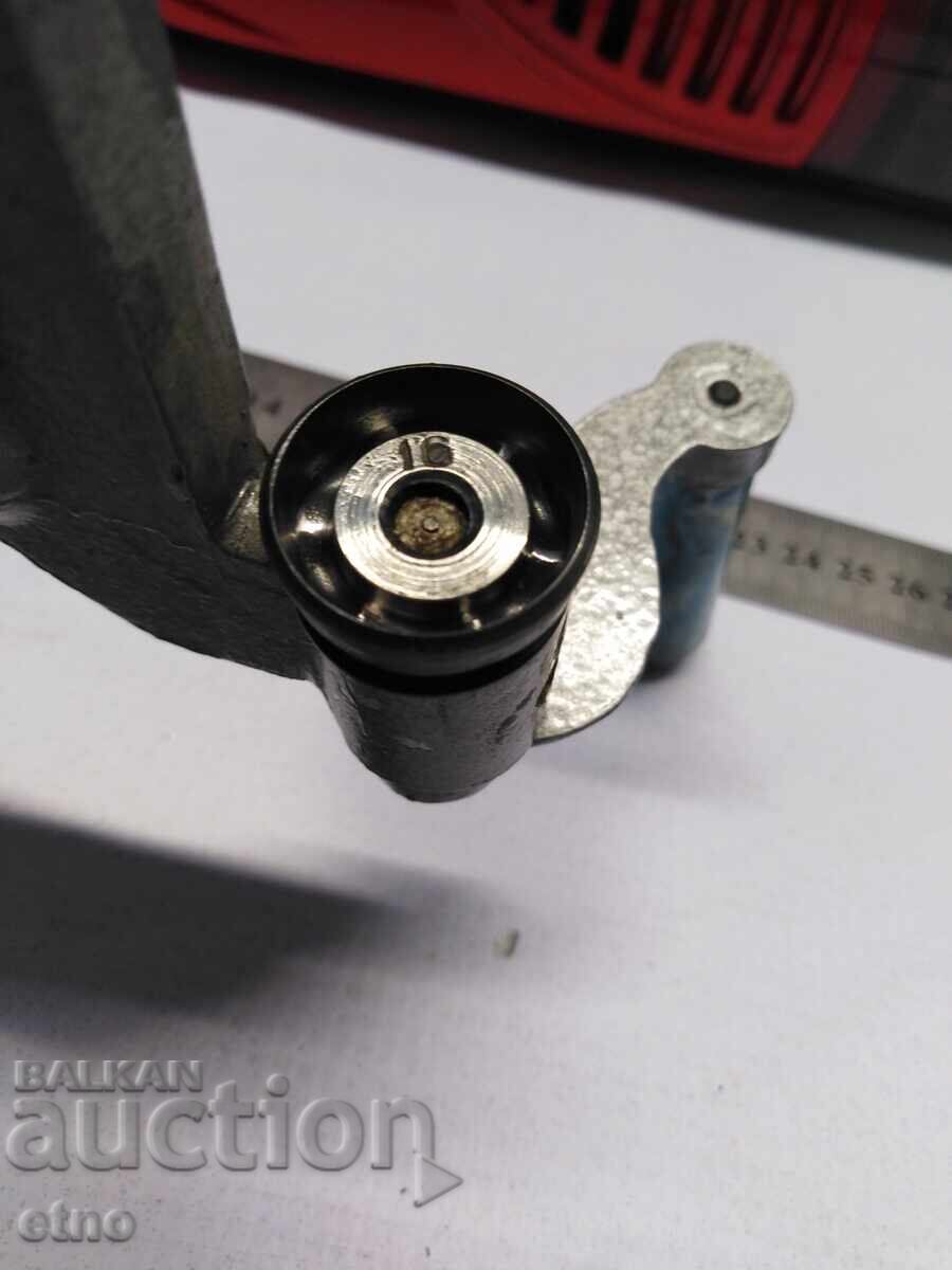 Delivery of OLD RELOADING MACHINE FOR 16 GAUGE SHOTGUN SHELLS, SHOTGUN Delivery of OLD RELOADING MACHINE FOR 16 GAUGE SHOTGUN SHELLS, SHOTGUN