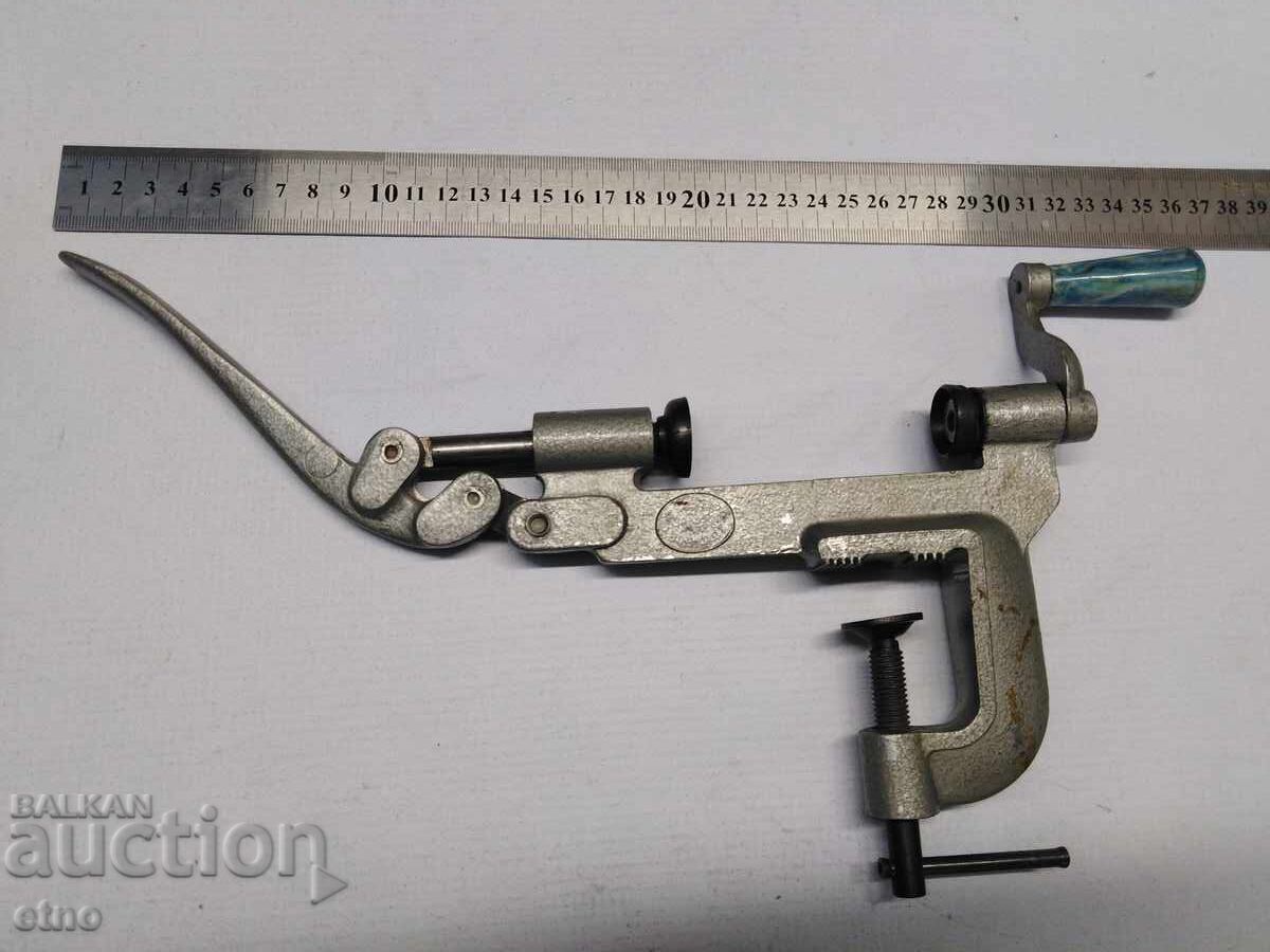 OLD RELOADING MACHINE FOR 16 GAUGE SHOTGUN SHELLS, SHOTGUN OLD RELOADING MACHINE FOR 16 GAUGE SHOTGUN SHELLS, SHOTGUN