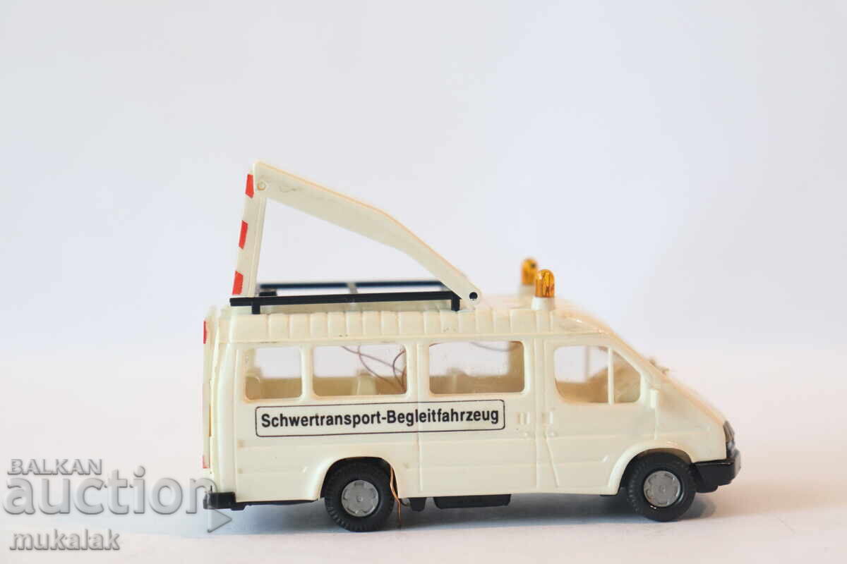 Delivery of PRALINE 1:87 H0 FORD HEAVY DUTY TRANSPORT MODEL TRUCK