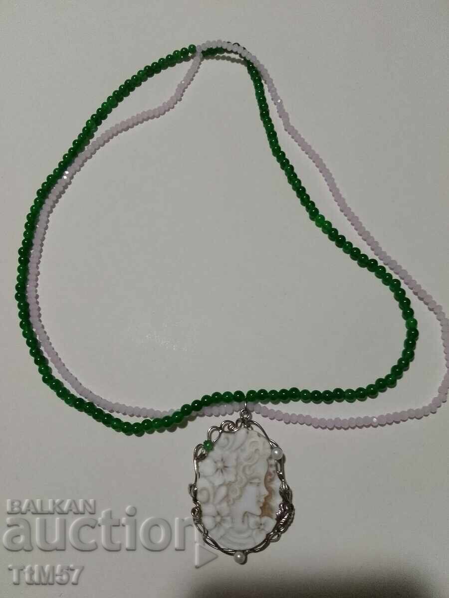 Unicat colier nou cu camee cu preț 157.00 BGN | € 80.27