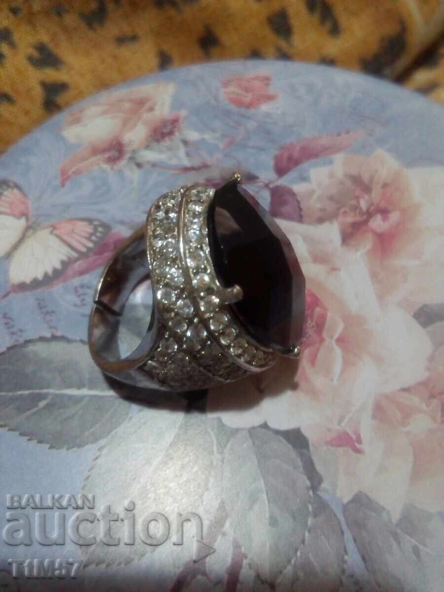 Inel masiv cu preț 130.00 BGN | € 66.47 Inel masiv cu preț 130.00 BGN | € 66.47