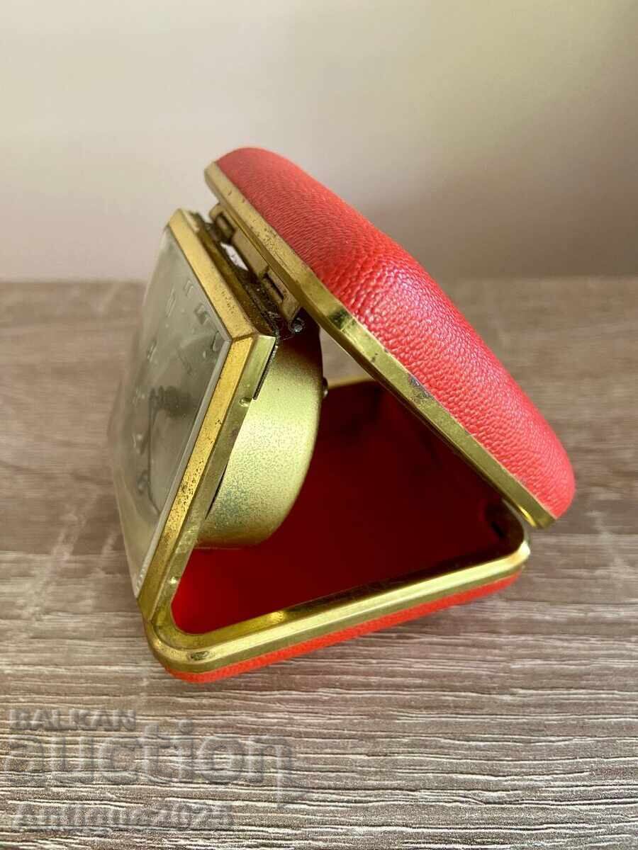 Винтидж часовник за пътуване в работно състояние с цена 30.00 лв. | € 15.34