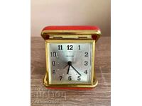 Винтидж часовник за пътуване в работно състояние