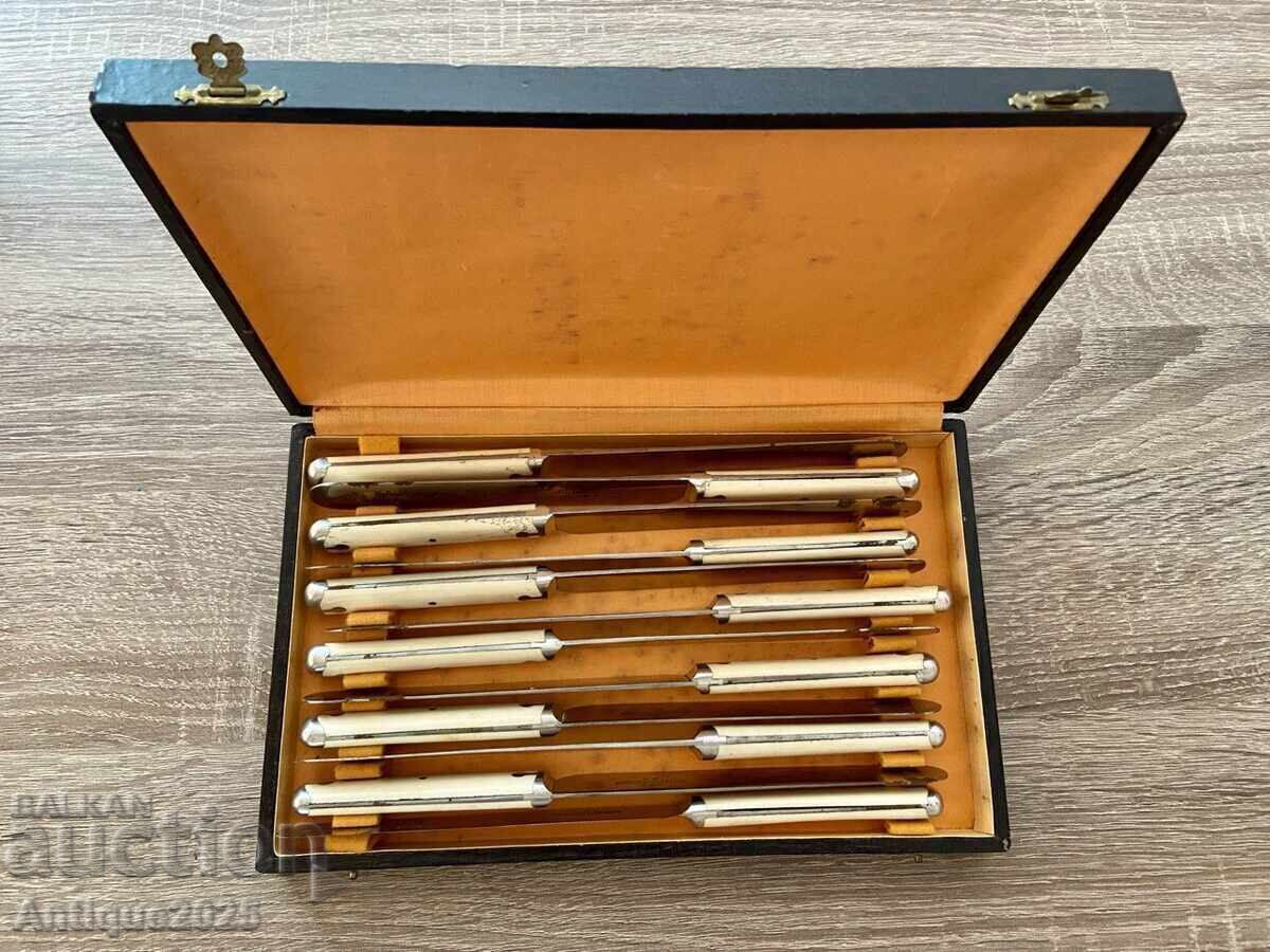 Аукцион Винтидж комплект 12 ножа с кост дръжки и кутия, Англия