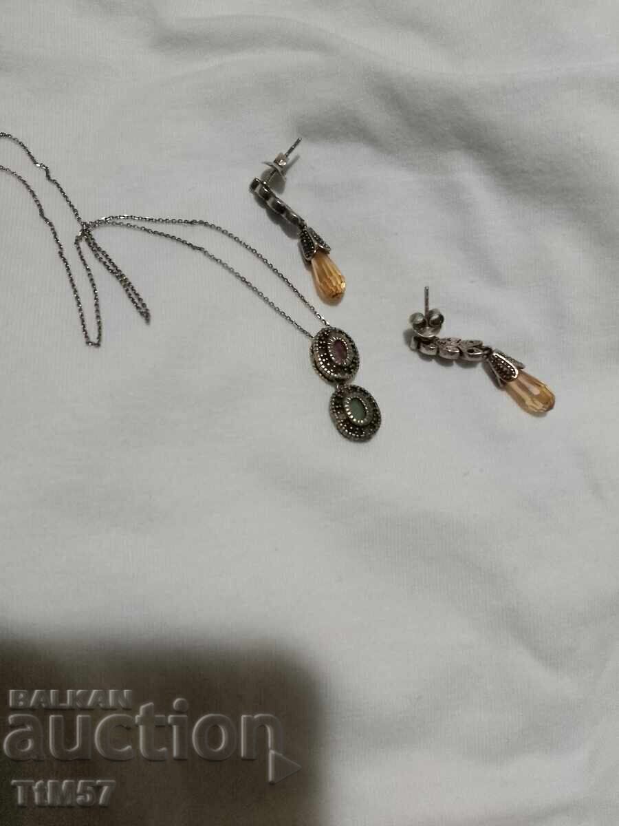 Lot - Diamond necklace and earrings Lot - Diamond necklace and earrings