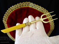 Χάλκινη δίκρα, τρίαινα, καταλίν